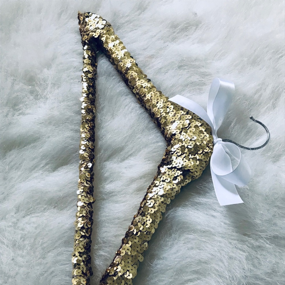 🌟💫✨GORGEOUS GOLD SEQUIN HANGERS🌟⭐️💫NWT. FINAL🎉🎉🎉NO OFFERS🫶🫶🫶 - Picture 3 of 7